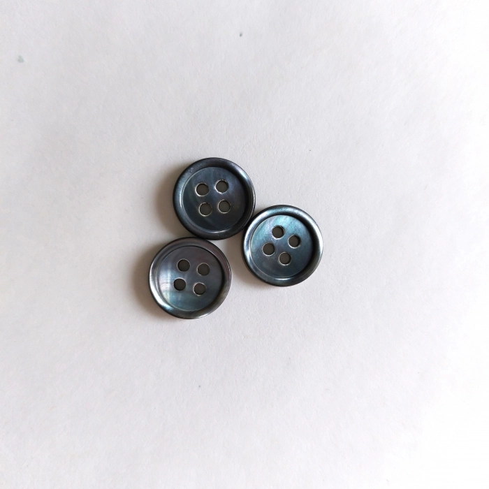 Blouses/shirts/trousers button